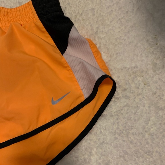 Nike running shorts - Picture 2 of 3